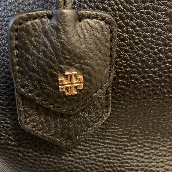 Tory Burch top handle with  cross over strap - Picture 3 of 3